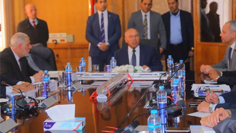 وزير النقل يبحث مع هواوي العالمية تطوير أنظمة الإتصالات في قطاعات النقل