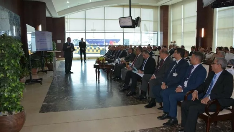 بتكلفة مليار جنيه.. وزير الطيران يفتتح مشروعات تشغيلية وخدمية بالمطار