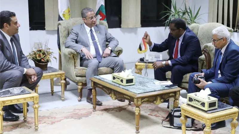 محافظ سوهاج يستقبل ممثل منظمة 