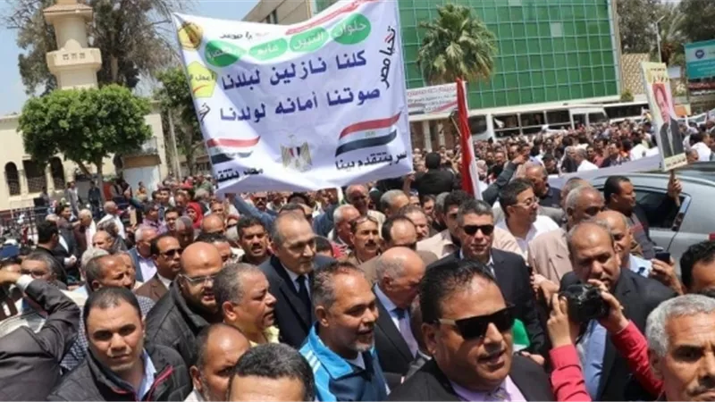 بالفيديو .. مسيرة للمعلمين بالصف لدعم التعديلات الدستورية