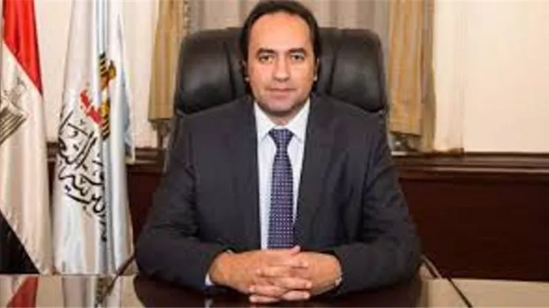 عمر: نعمل لرفع المستوي المادي والاجتماعي للمعلم.. وحوافز للاكفاء والمتميزين