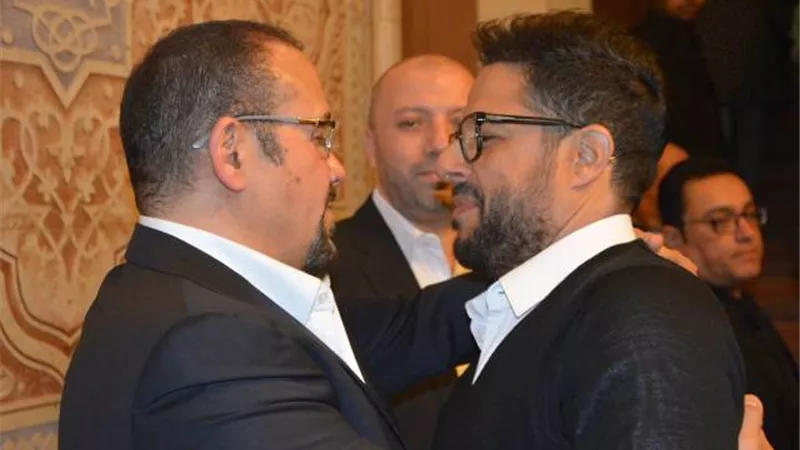 عمرو أديب ولميس الحديدي ويسرا وحميد الشاعرى وحماقي ورجاء الجداوى فى عزاء والدة هشام عباس