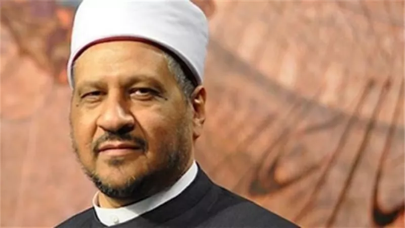 ما حكم صلاة المرأة مع وضع المانيكير.. الإفتاء تجيب