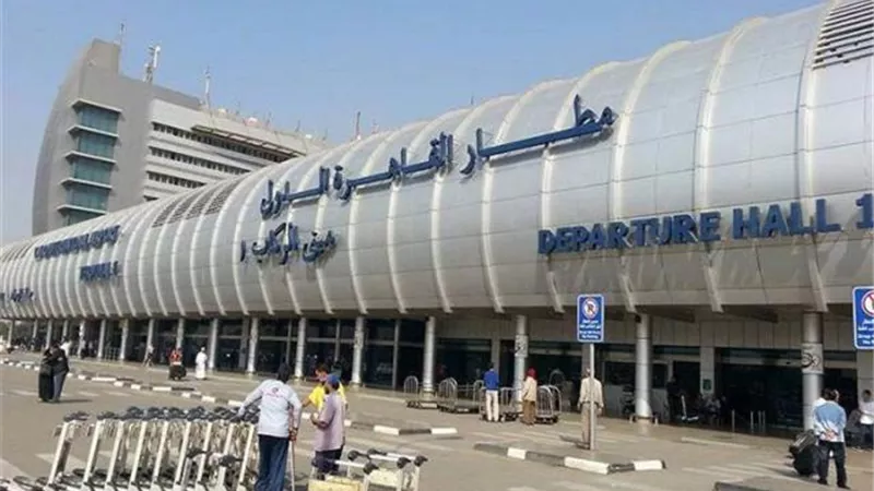 عزل 19 راكبا بالمطار لعدم حملهم شهادات الحمي الصفراء