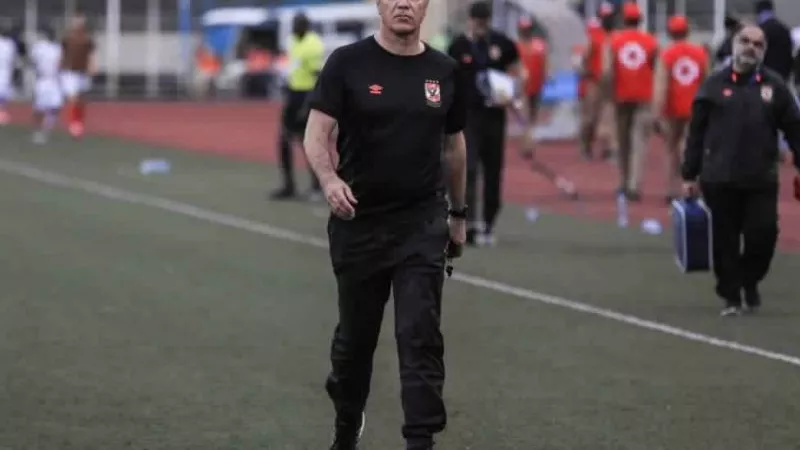 تجهيز صانع العاب الاهلى لحراسة المرمى أمام المصرى