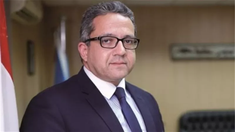 العنانى يناقش تطوير عروض الصوت والضوء بالمواقع الأثرية