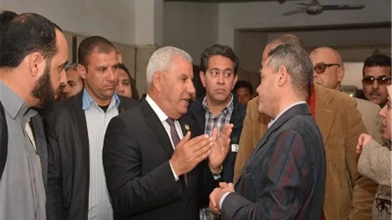الغرابلى يتفقد العيادات الخارجية بمستشفى الحمام