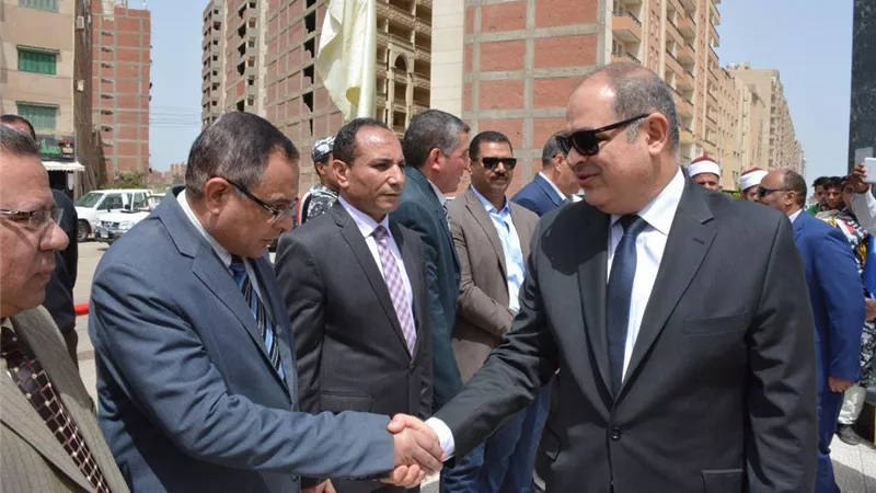 محافظ الغربية يضع إكليل الزهور على النصب التذكاري للشهداء فى ذكرى عيد تحرير سيناء