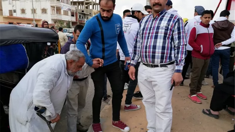 كبار السن وذوى الإعاقة فى صدارة المشهد على الإستفتاء بـ