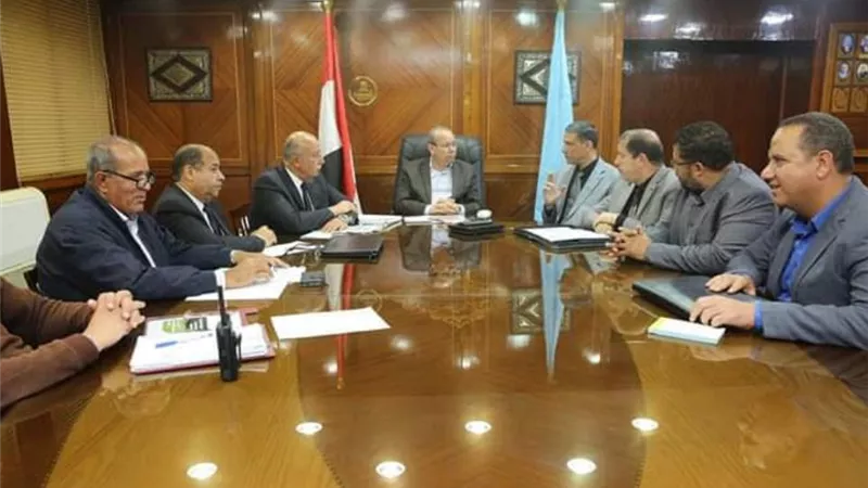 محافظ كفرالشيخ يناقش أعمال توصيل الخطوط الرئيسية للغاز بعدد من مراكز ومدن المحافظة
