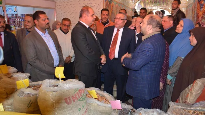 محافظ الغربية .. يفتتح المعرض الثانى من سلسلة معارض أهلاً رمضان ويطالب بتشديد الرقابة التموينية بالصور
