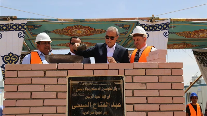 وضع حجر الأساس لمشروع الصرف الصحى بقنا