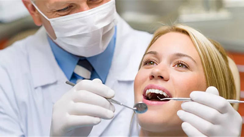 ذهبت إلى المستشفى لعلاج أسنانها . . فاغتصبها أربعة أطباء