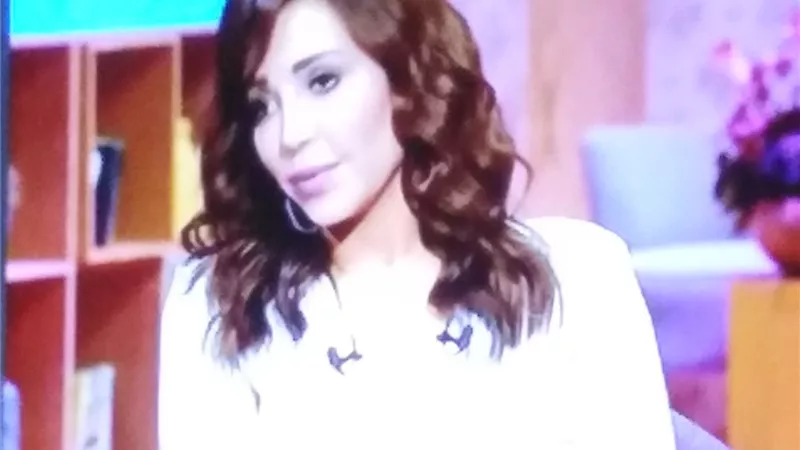 خبيرة تجميل تقدم نصائح هامة لنضارة البشرة
