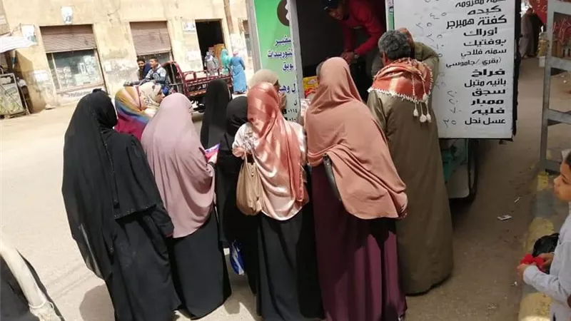 منافذ متنقلة للسلع الغذائية بالشهداء