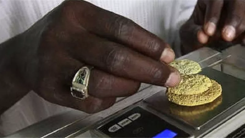 المجلس العسكرى الانتقالى بالسودان يتوعد مهربى الذهب بأشد العقوبات