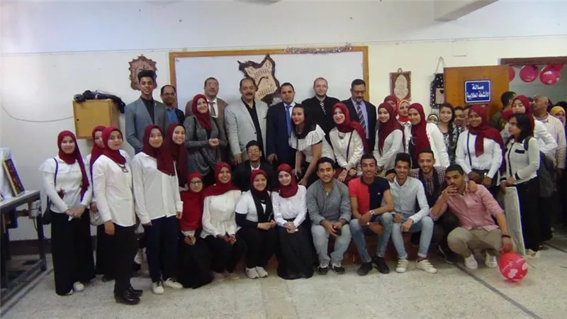 معرض فني بكلية التربية بجامعة أسيوط .. صور