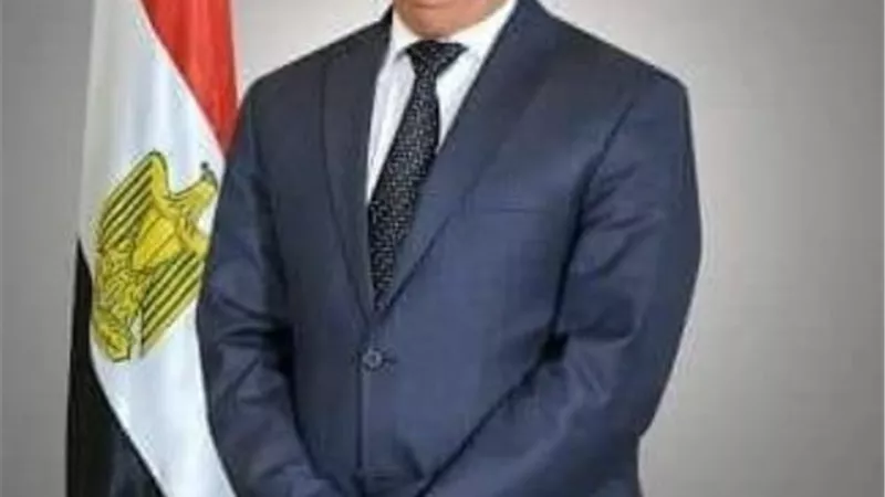 محافظ بورسعيد يهنئ أبناء مصر بالذكرى 37 لعيد تحرير سيناء
