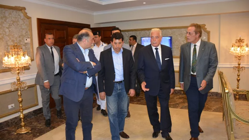 وزير الرياضة ومحافظ جنوب سيناء يفتتحان فندق 