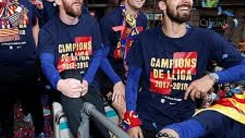 برشلونة يرتدى قميصا خاصا امام ليفانتى للاحتفال بلقب الليجا