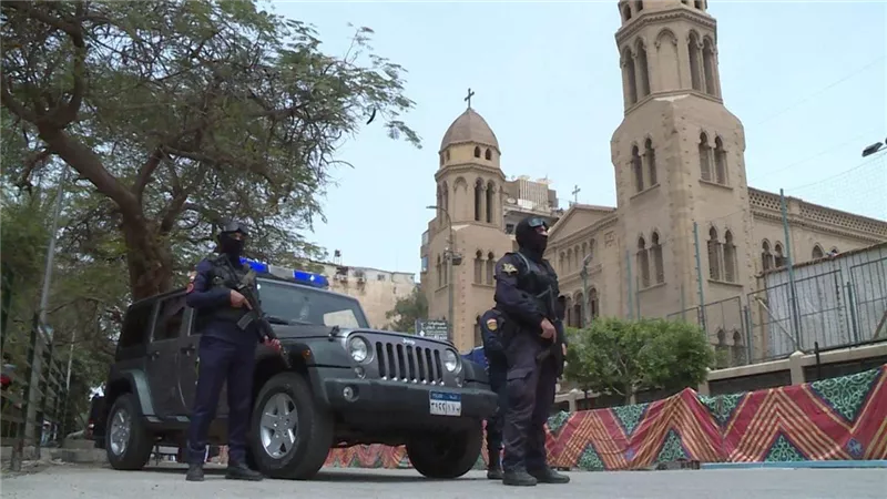 إنتشار أمنى مُكثف بكافة المديريات والمنشآت الحيوية لتأمين الإحتفال بعيد القيامة المجيد