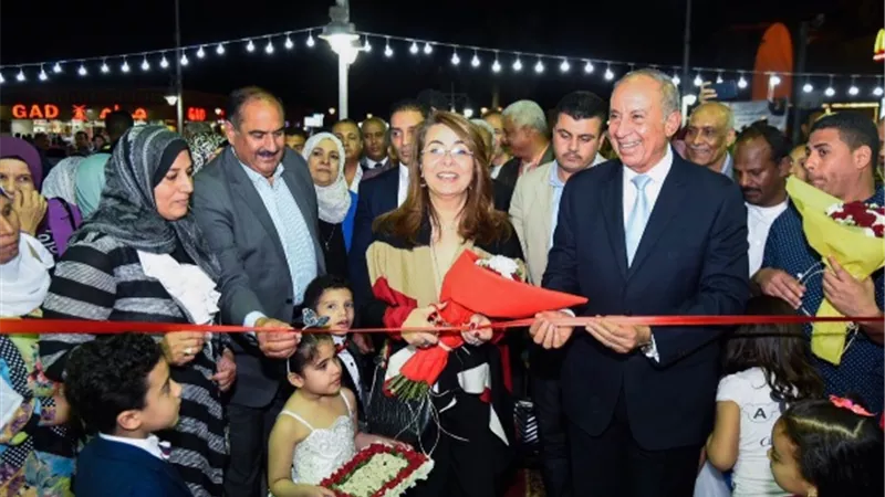 غادة والي تفتتح معرض ديارنا بالممشى السياحي بالغردقة