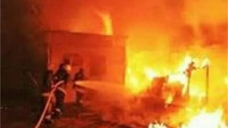 الدفع بـ ٥ سيارات مطافئ للسيطره على حريق شركة كهرباء جنوب الدلتا