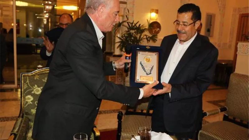 بالصور.ز فودة يكرم رؤساء نوادي واتحادات الهجن العربية