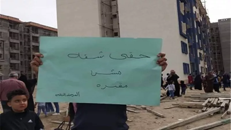 شباب المرحلة الثالثة للإسكان الاجتماعي ببورسعيد يرفضون إستلام وحداتهم..صور