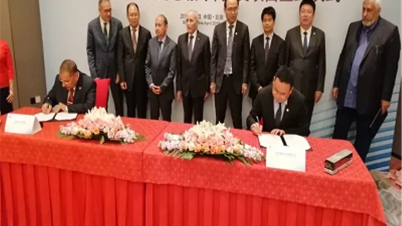 وزيرا الإنتاج الحربى والصناعة يشهدان توقيع إتفاقية لتصنيع الأوتوبيسات الكهربائية