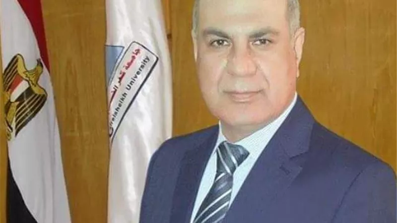 رئيس جامعة كفر الشيخ يهنئ الأقباط بعيد القيامة المجيد