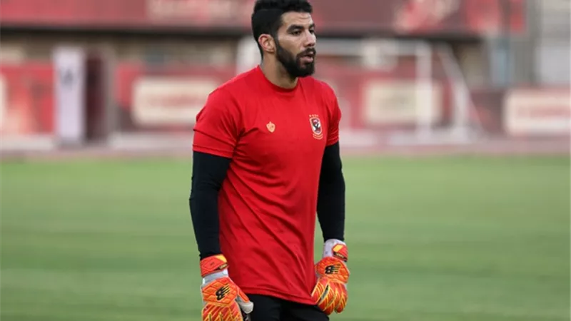 لاسارتى يطمئن على شريف اكرامى