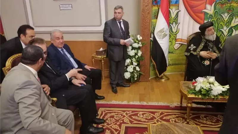 نقيب المحامين يهنئ البابا تواضروس بعيد القيامة