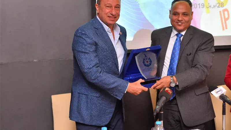 البحث العلمى تحتفل باليوم العالمى للملكية الفكرية وتكرم الخطيب.. صور