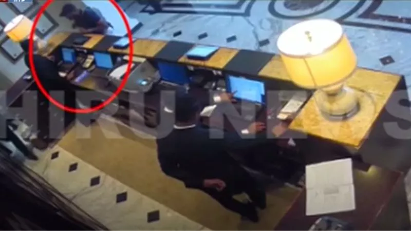 بالفيديو.. لحظة دخول الانتحاري أحد فنادق سريلانكا