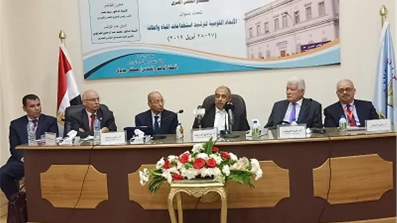 وزير الزراعة يناقش الأبعاد القومية لترشيد استخدامات المياه