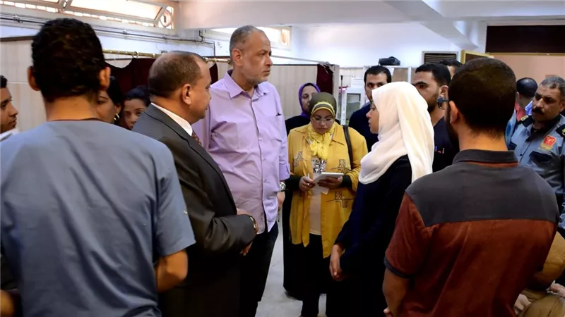 رئيس جامعة بني سويف يتفقد المستشفى الجامعي