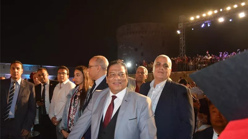 مهرجان الطبول الدولي يكرم المخرج د. عادل عبده في حفل ختامه