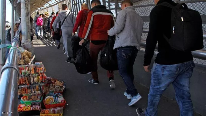 بابا الفاتيكان يتبرع بنصف مليون دولار للمهاجرين