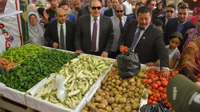 السعيد يفتتح معرض 