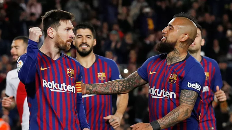 برشلونة يتوج بلقب 