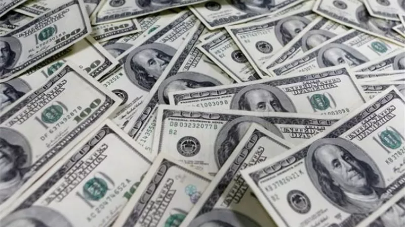 الدولار يستقر في انتظار بيانات التضخم