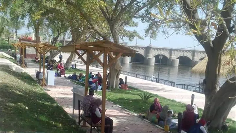 حدائق القناطر الخيرية تستقبل زوار شم النسيم.. صور