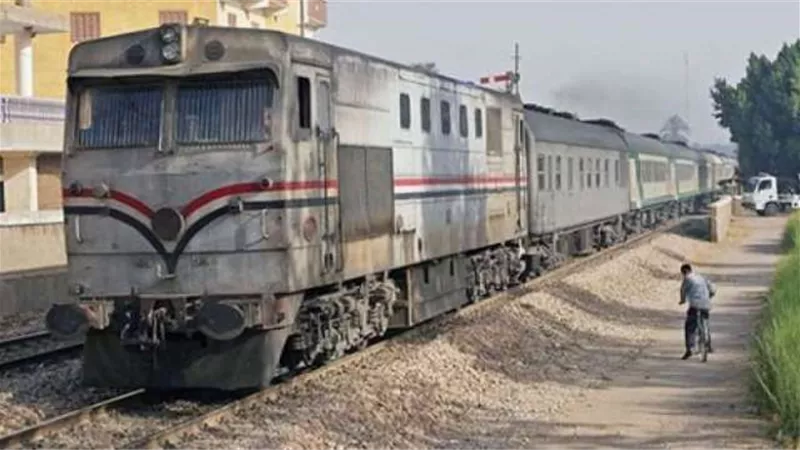 إصابة شاب سقط من قطار الاسكندرية بقليوب