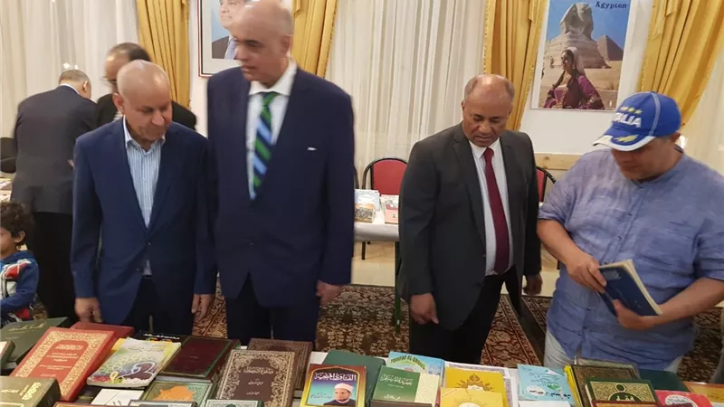 مصري يقيم معرضا للكتاب في النمسا ويخصص العائد للأعمال الخيرية