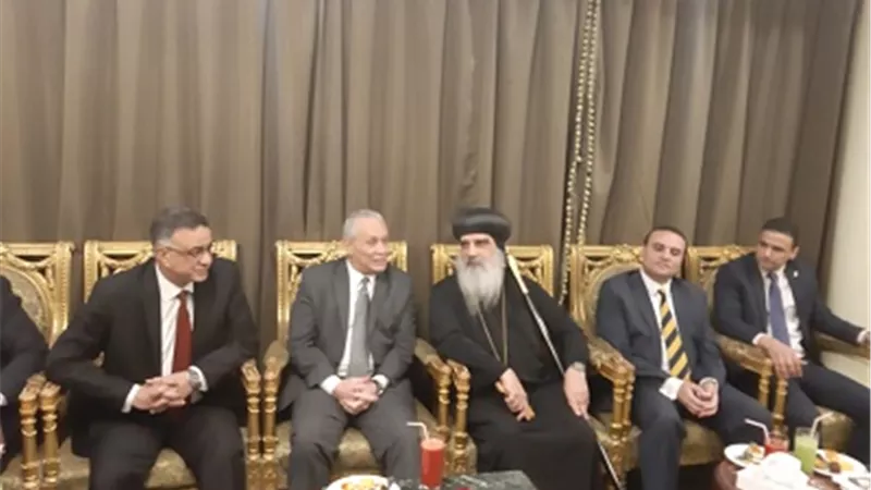 محافظ الأقصر يهنئ الأخوة المسيحيين بعيد القيامة المجيد