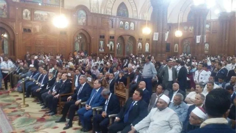 محافظ الفيوم يزور الكنائس ويهنئ المسيحيين بعيد القيامة المجيد