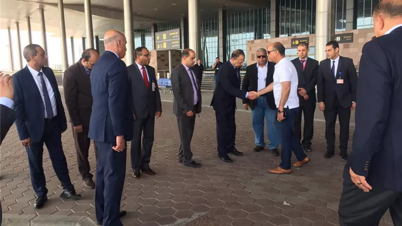 وزير الطيران المدني يتفقد مبنى الركاب ١ و ٢ بمطار الغردقة