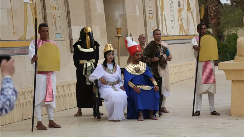 عرض مسرحي مبهر بالقرية الفرعونية احتفالا بأعياد الربيع