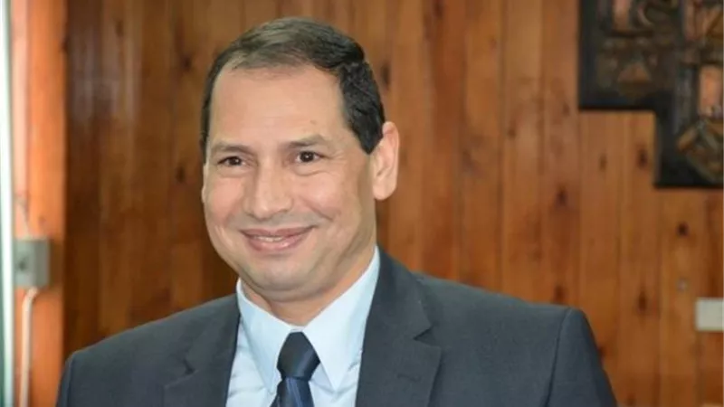 رئيس جامعة بورسعيد يهنئ عمال مصر